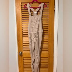 Vineyard vines tan overalls